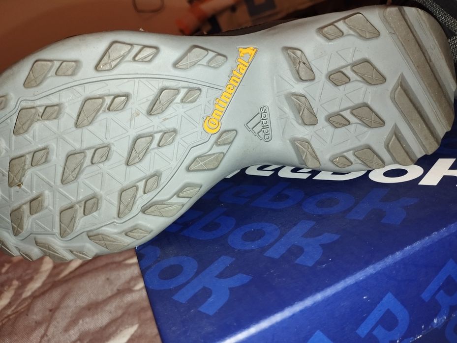 Кросівки жіночі, у дуже гарному стані зимові