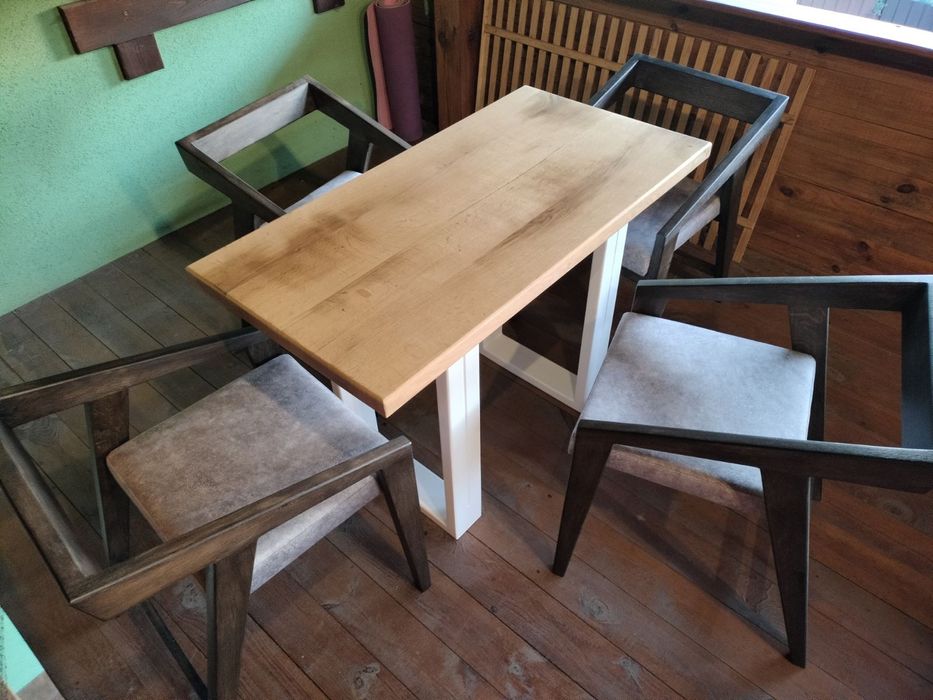 Стільці з дуба з м'яким сидінням