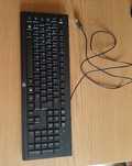 Teclado computador com fios.