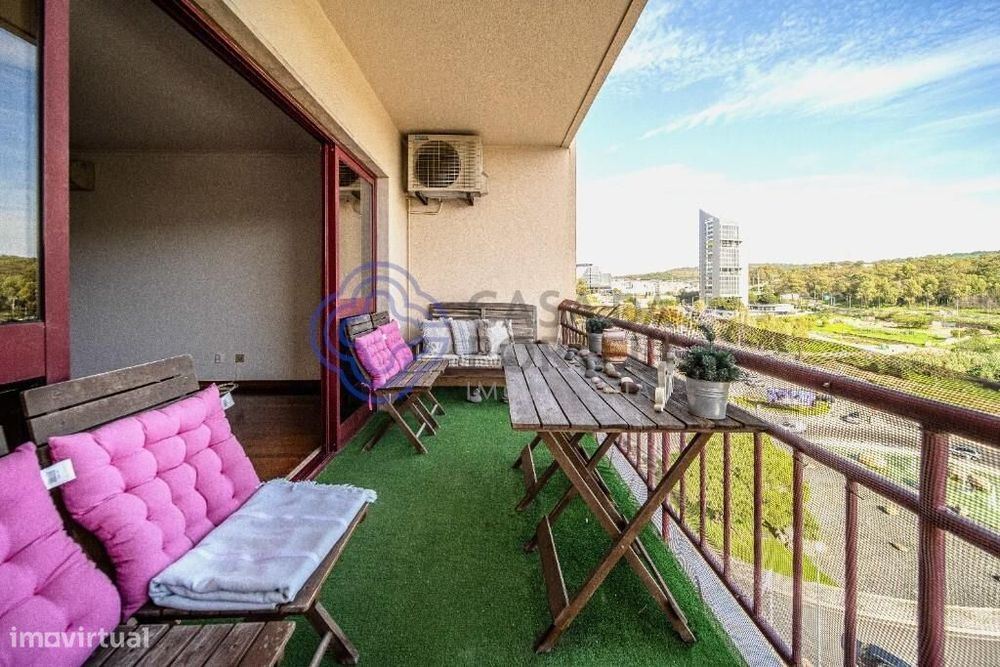 Espaçoso T3 para Arrendamento em Miraflores, Oeiras – Com Suíte, Varan