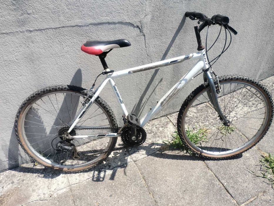 Bicicleta com Shimano Tourney