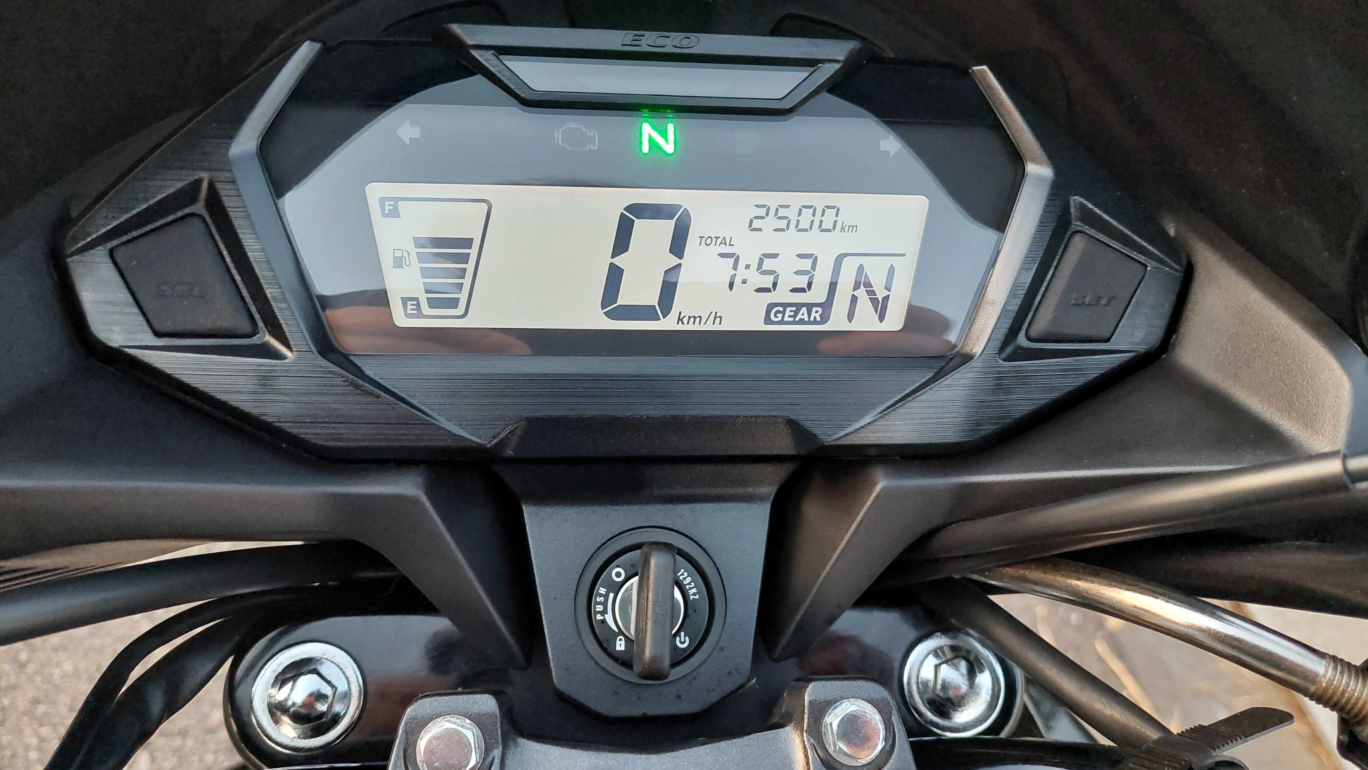 Vende-se HONDA CB 125 F