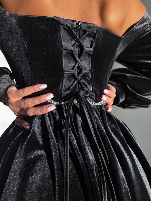 Червоне вечірнє плаття