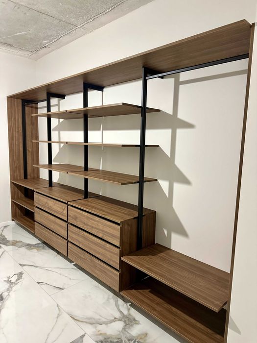 Індивідуальна гардеробна система.