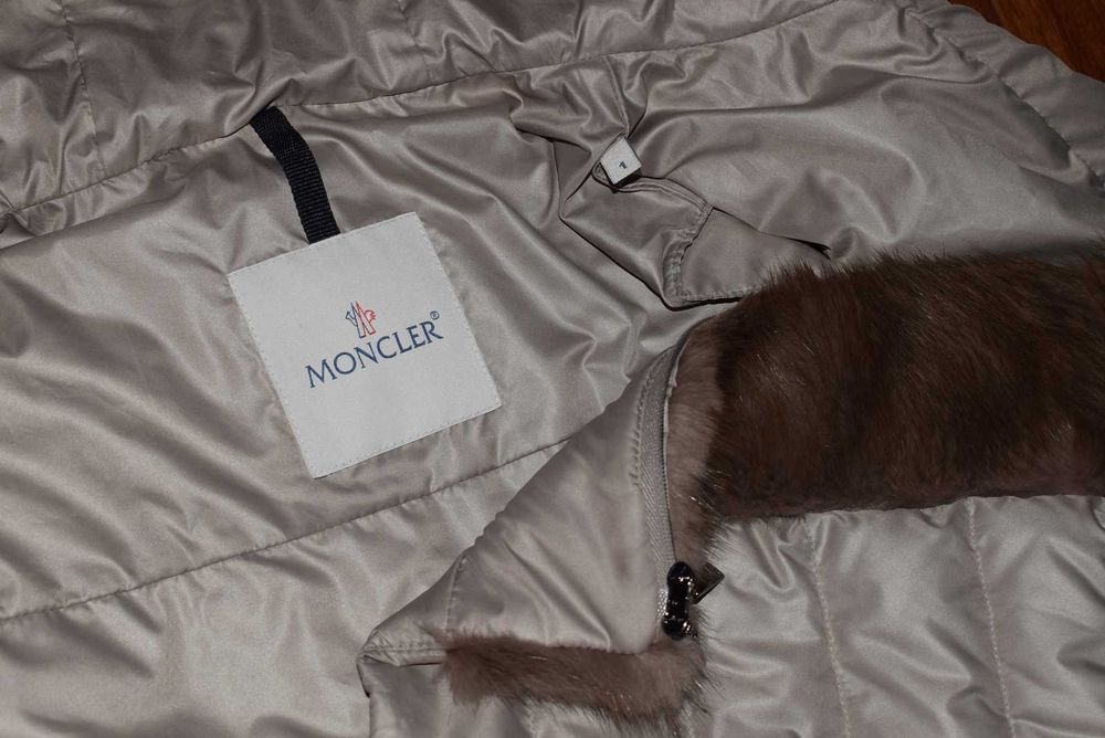 Moncler Down Vest (Женская Пуховая Жилетка с Натуральным Мехом )