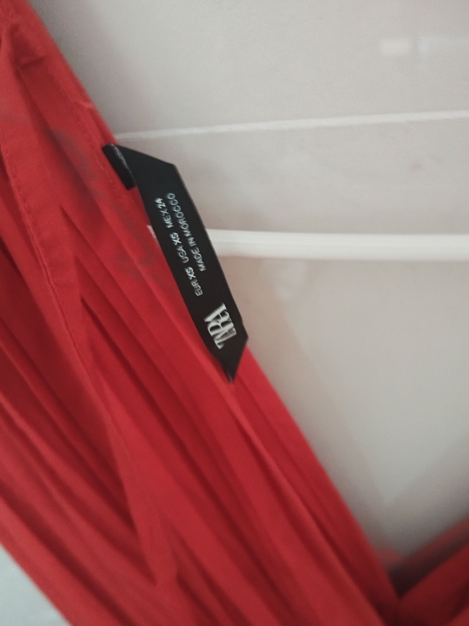Plisowana czerwona sukienka Zara r. Xs