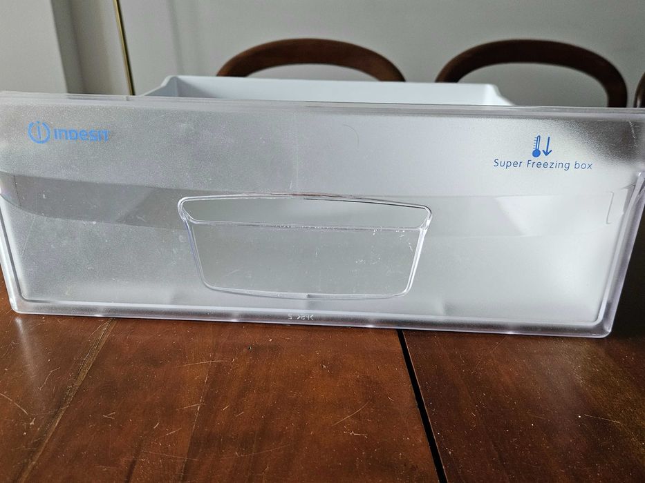Gaveta Super Freezing Box de arca vertical Indesit