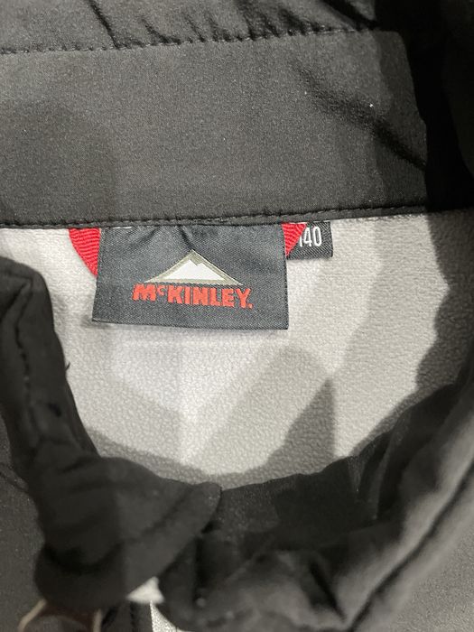 Czarna kurtka przejściowa McKinley 140
