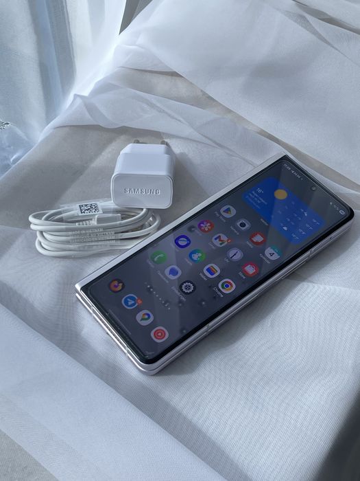 Samsung Galaxy Z Fold 3 5G 12/256 świetny stan