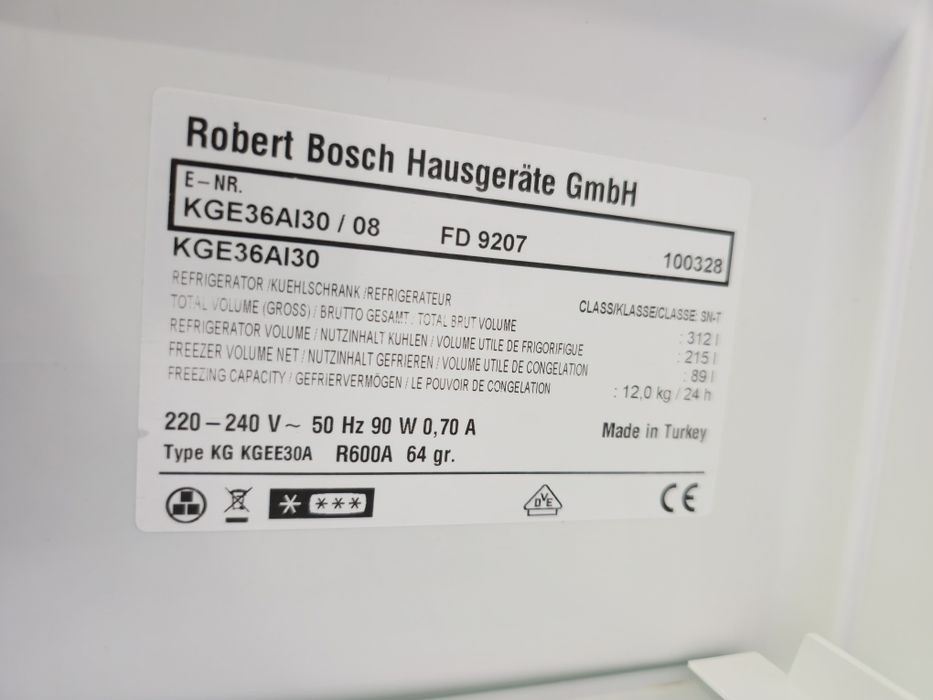 Холодильник Bosch KGE36AI30
