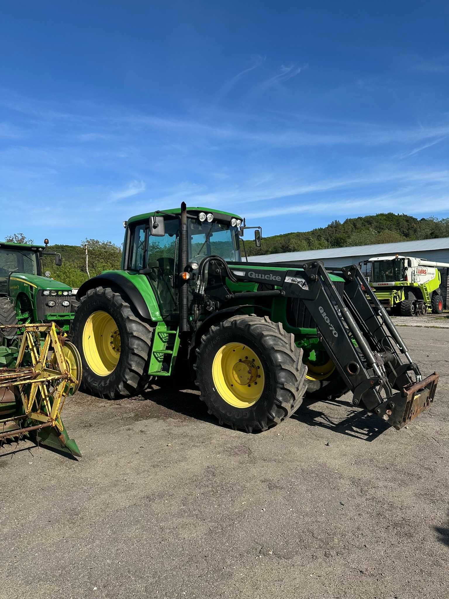 Трактор John Deere 6930 Premium з фронтальним навантажувачем
