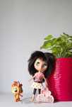Zestaw littlest pet shop lalka lps + stojak + dodatek + figurka lps