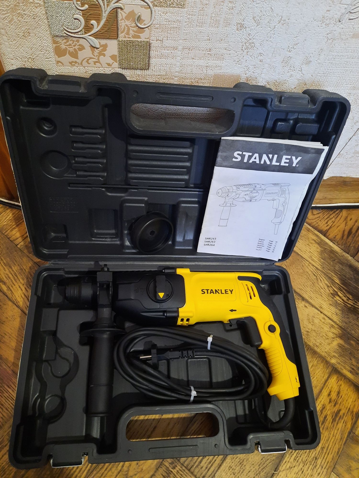 Перфоратор Stanley SHR263,800w,3.4дж