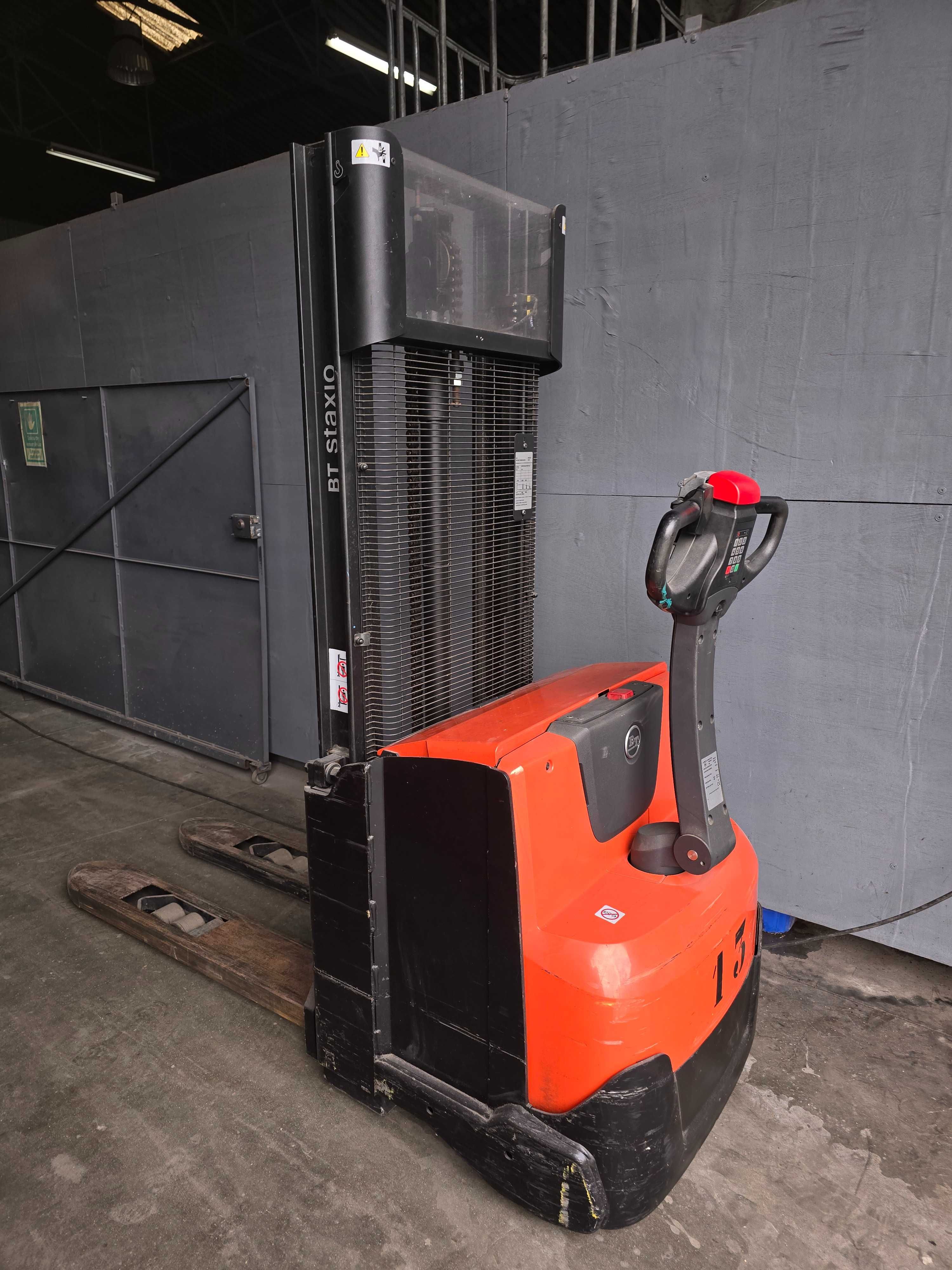 Empilhador  / Stacker  Toyota