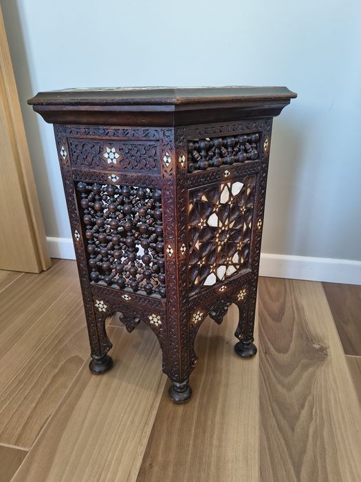 Stolik mauretański lub kwietnik, drewno i masa perłowa, antyk