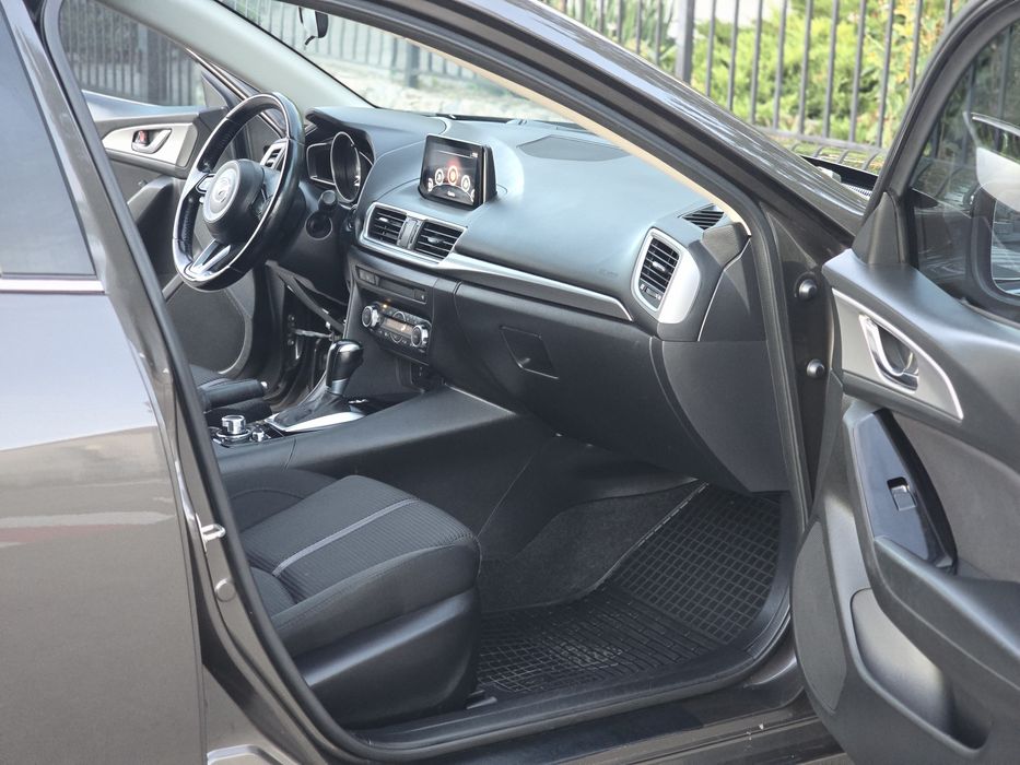 Продам свою Mazda 3 1.5л - 2017г ( ОФИЦИАЛЬНАЯ )