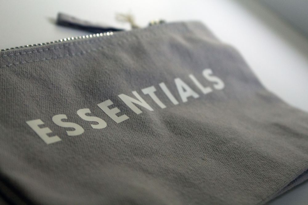 Міні-сумочка / косметичка ESSENTIALS