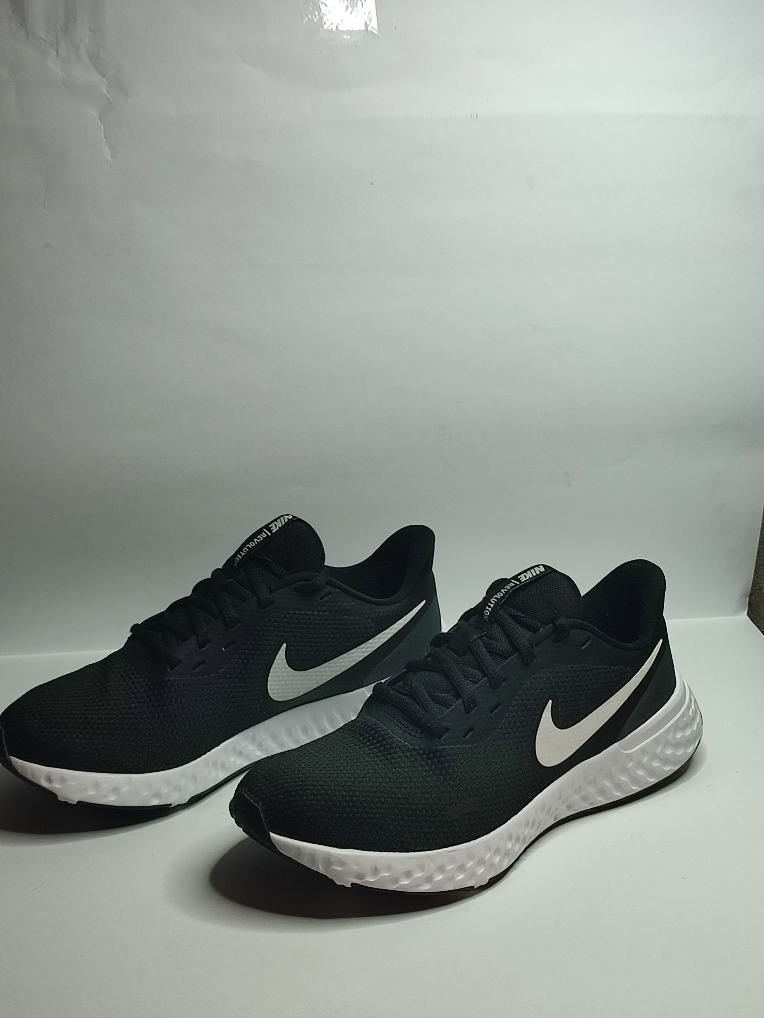 Nike Revolution 5