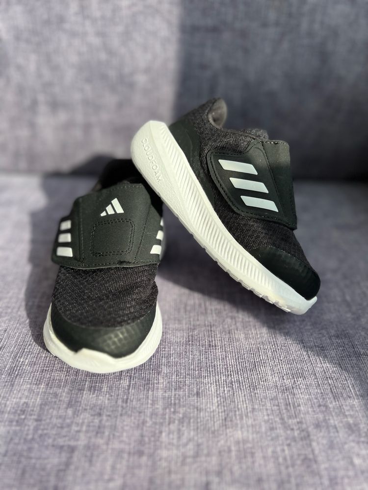 Нові кросівки Adidas 23