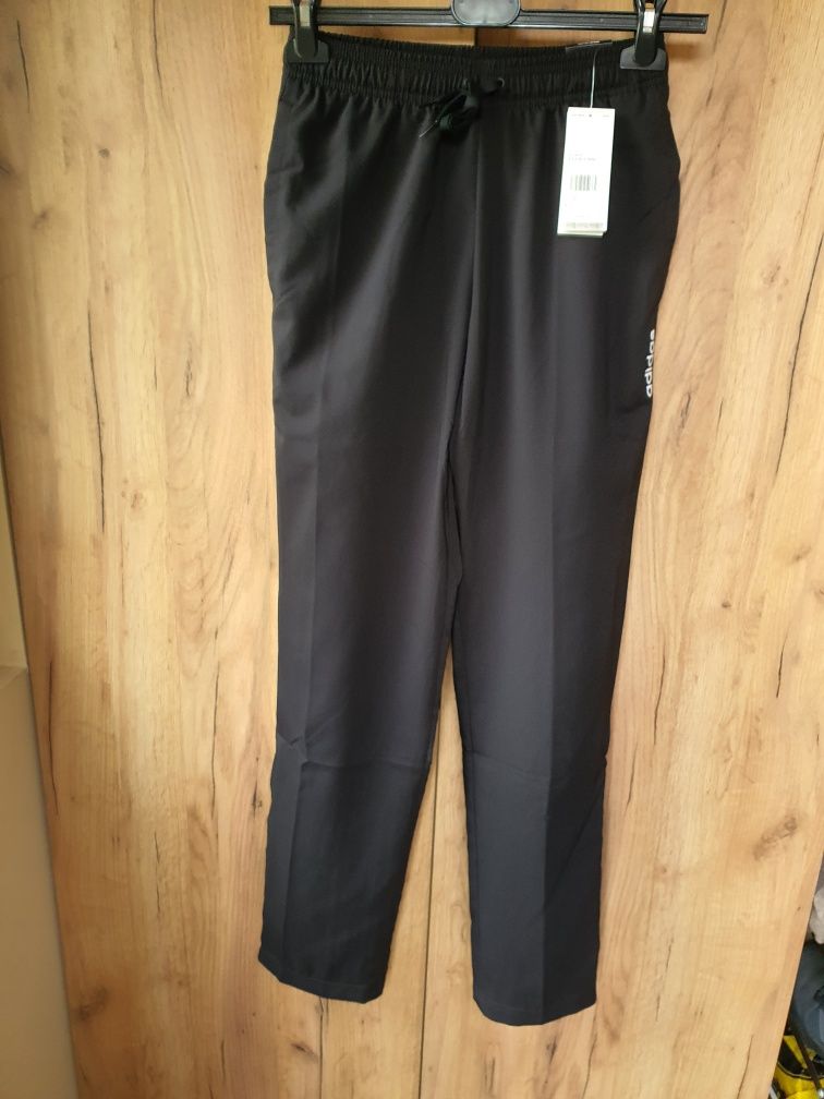 Spodnie sportowe pantalony Adidas, rozmiar XS, nowe z metką, lekkie, k