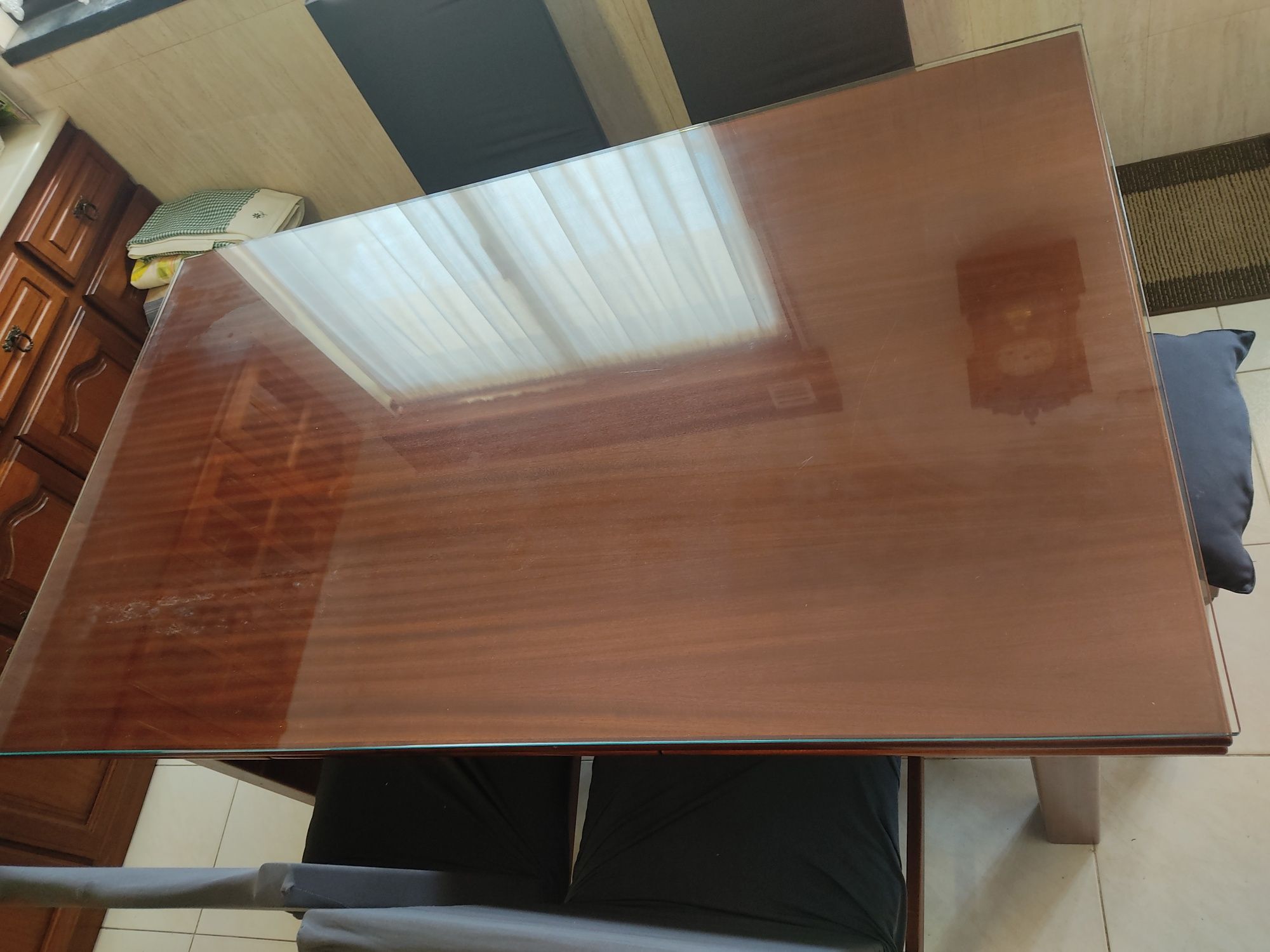 Vende-se tampo em vidro para mesa.