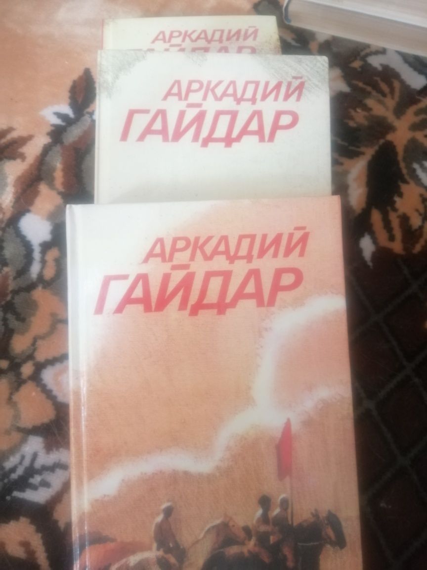 Продам книги, может кому то  будет интересно.