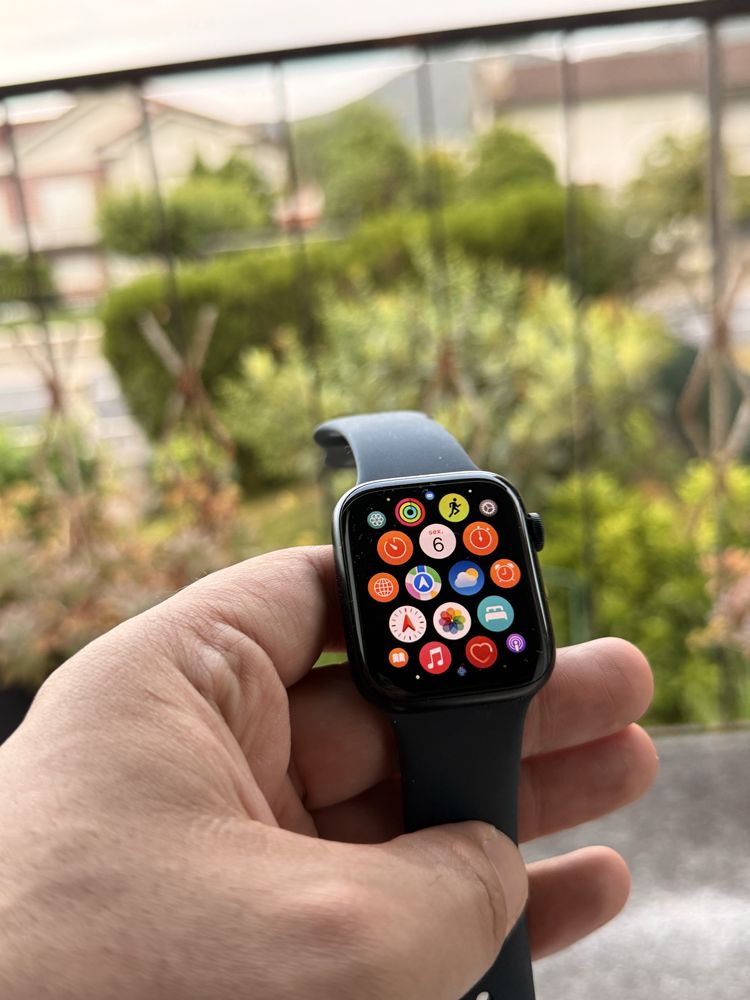 Apple Watch SE (gen 2) 44m Novo