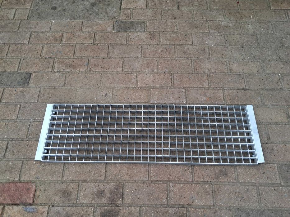 Stopnie schodowe metalowe  stopień.