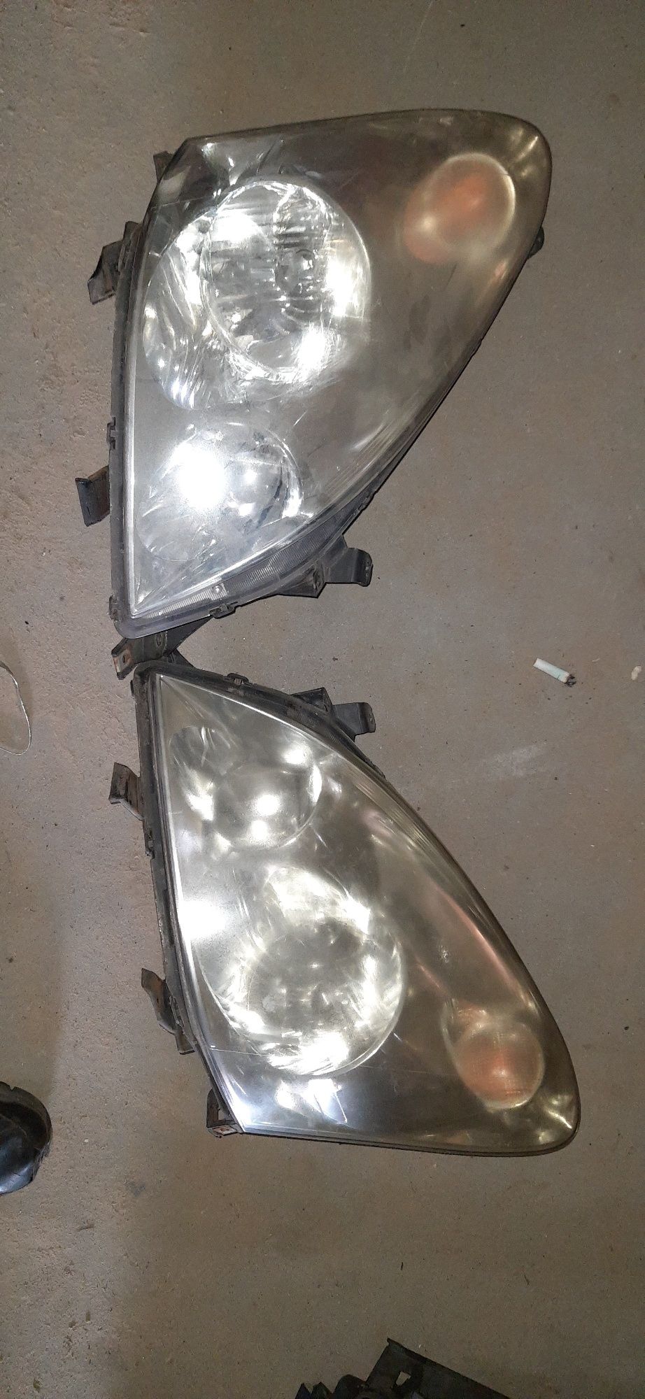 Lampa przód toyota corolla verso