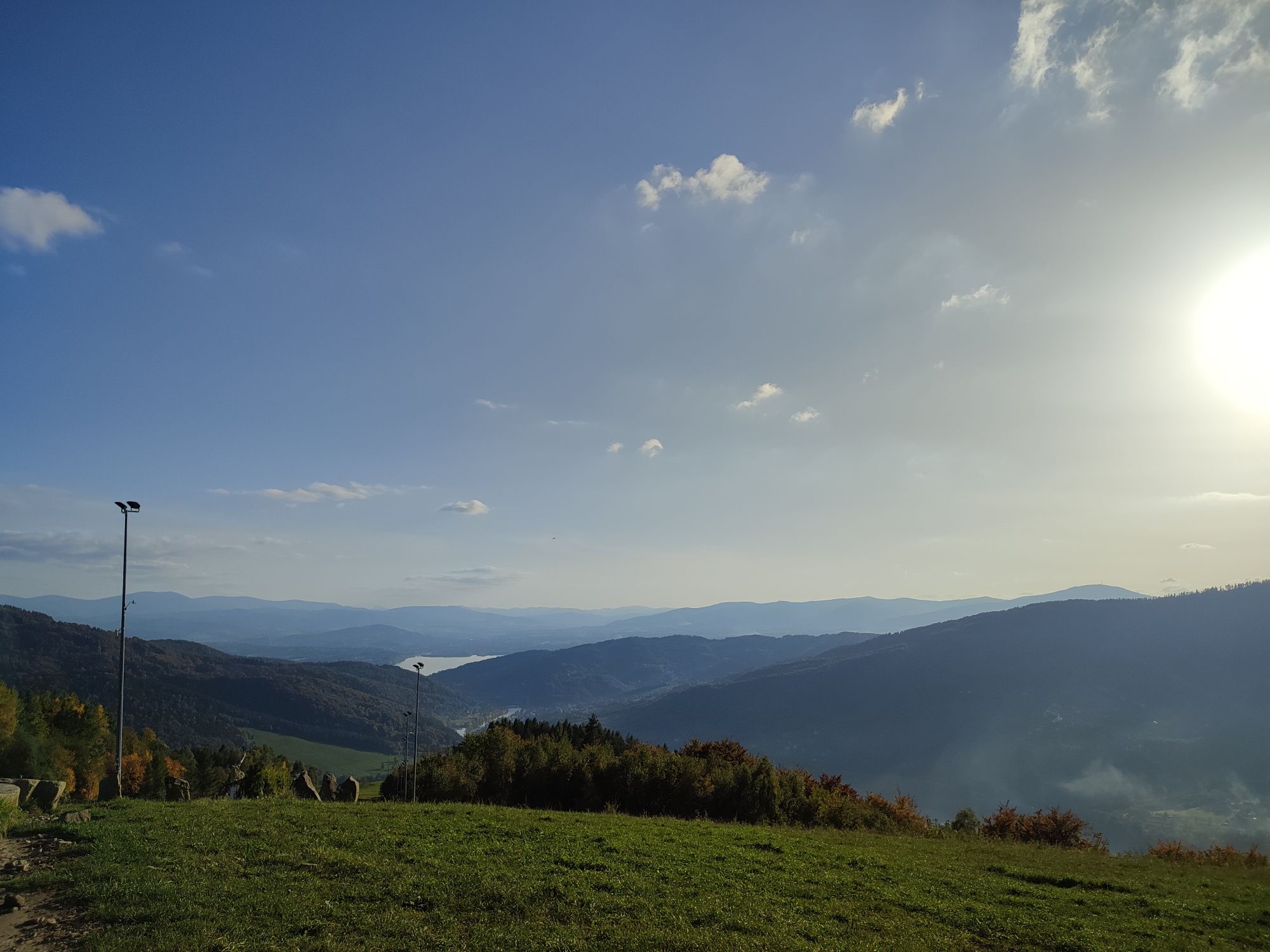 Domek nad jeziorem, w górach