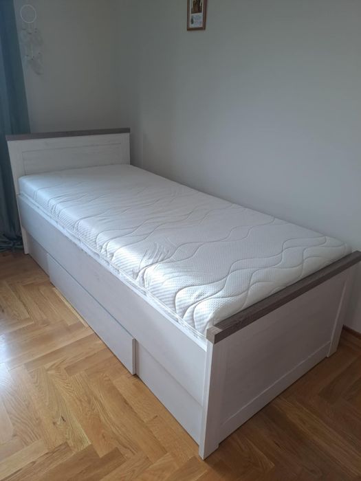 Łóżko jednoosobowe