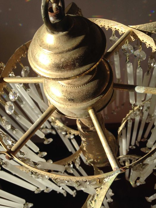 Candeeiro antigo com cristais