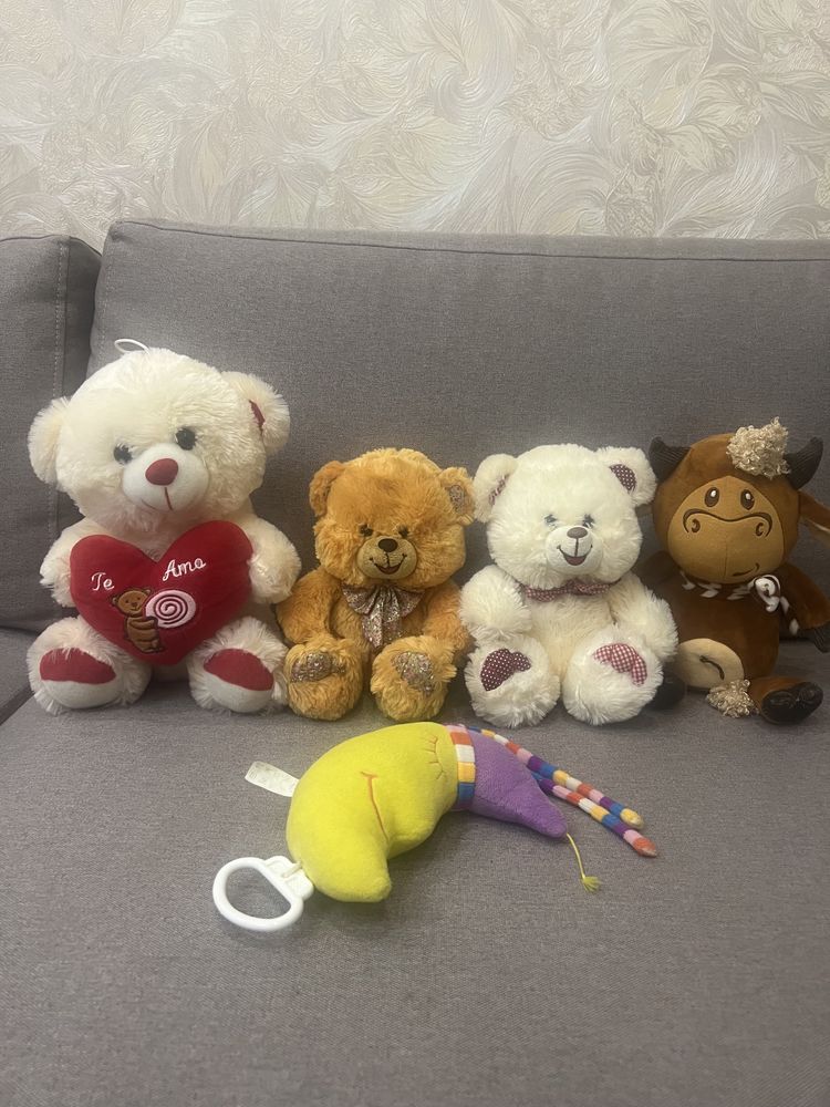 Мягкие игрушки ( медведи )