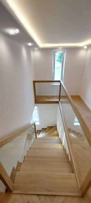 Schody na wymiar - Usługi stolarskie