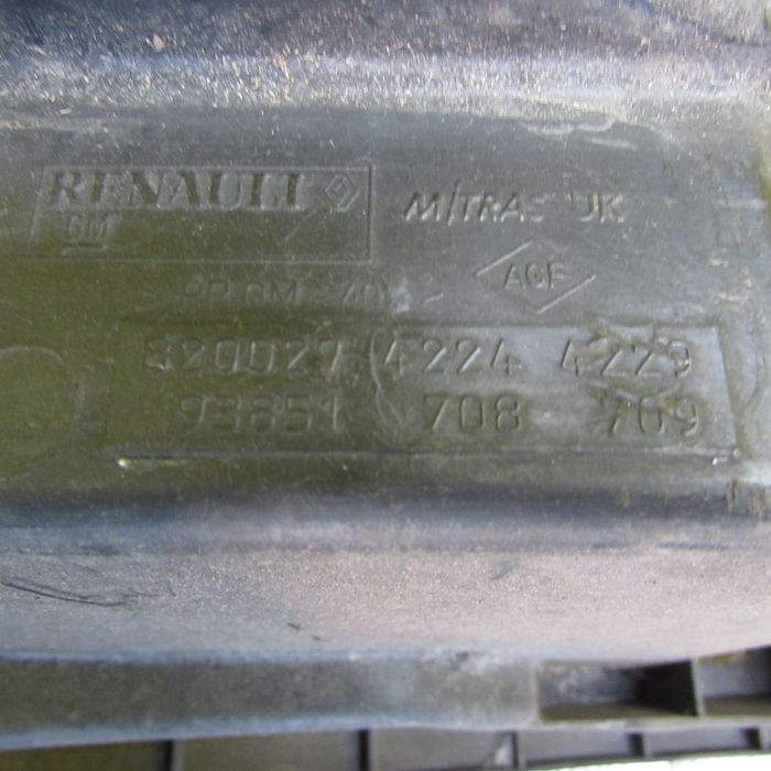 Панель передня Трафик 2 Виваро Trafic 2 Vivaro телевизор шрот