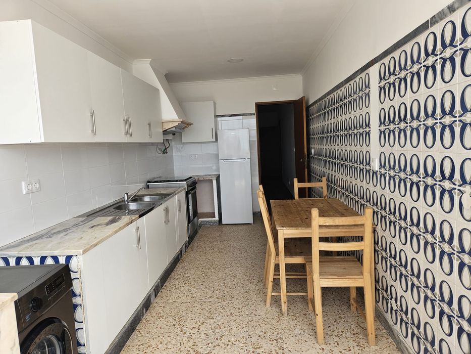 Apartamento com 2 quartos , cozinha ampla e marquise com vista