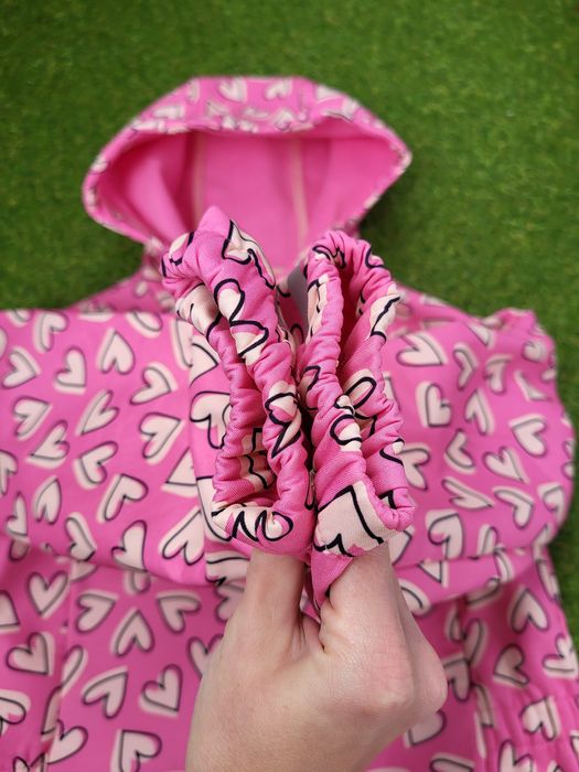 Демісезонна куртка вітровка на дівчинку 128 розміру в ідеальному стані