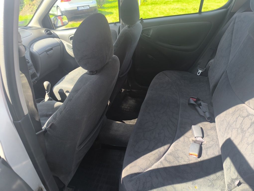 Sprzedam Toyotę Yaris I 1.0 VVT-I