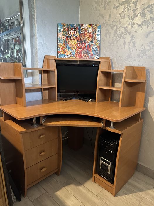 Стіл кутовий компютерний