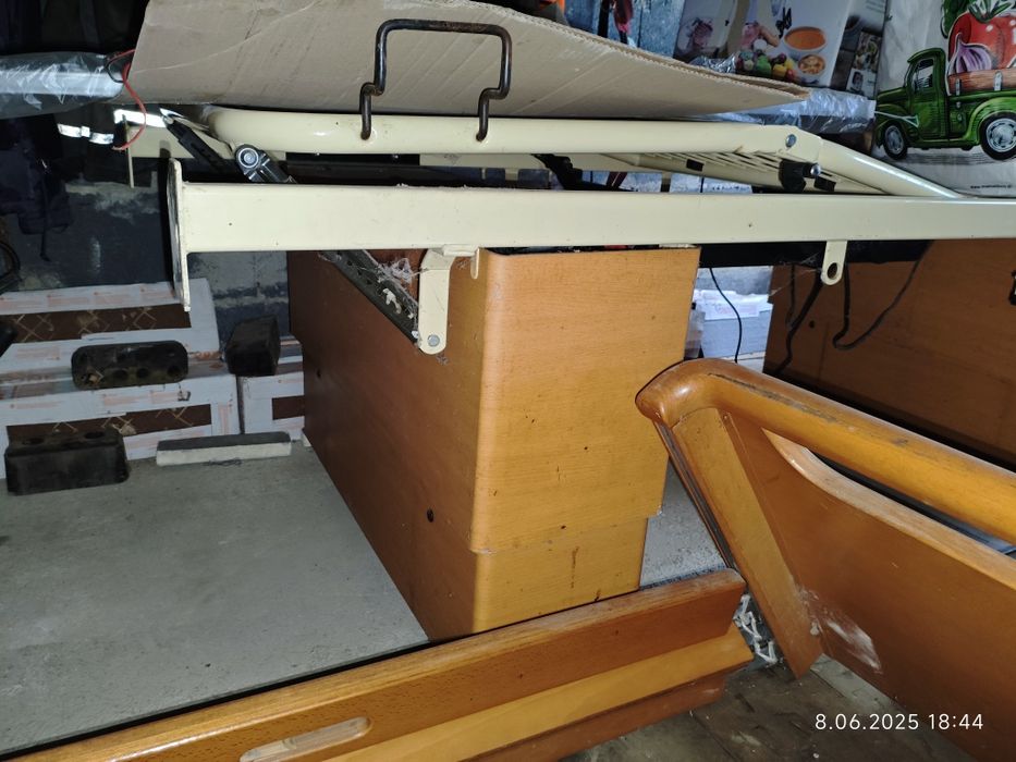 Łóżko rehabilitacyjne drewniane z regulacją na pilota