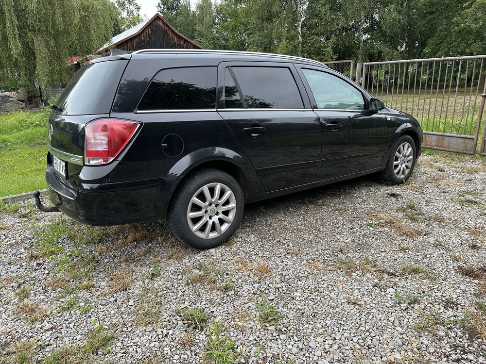 Opel Astra H 1,7 cdti kombi hak COSMO uszkodzony