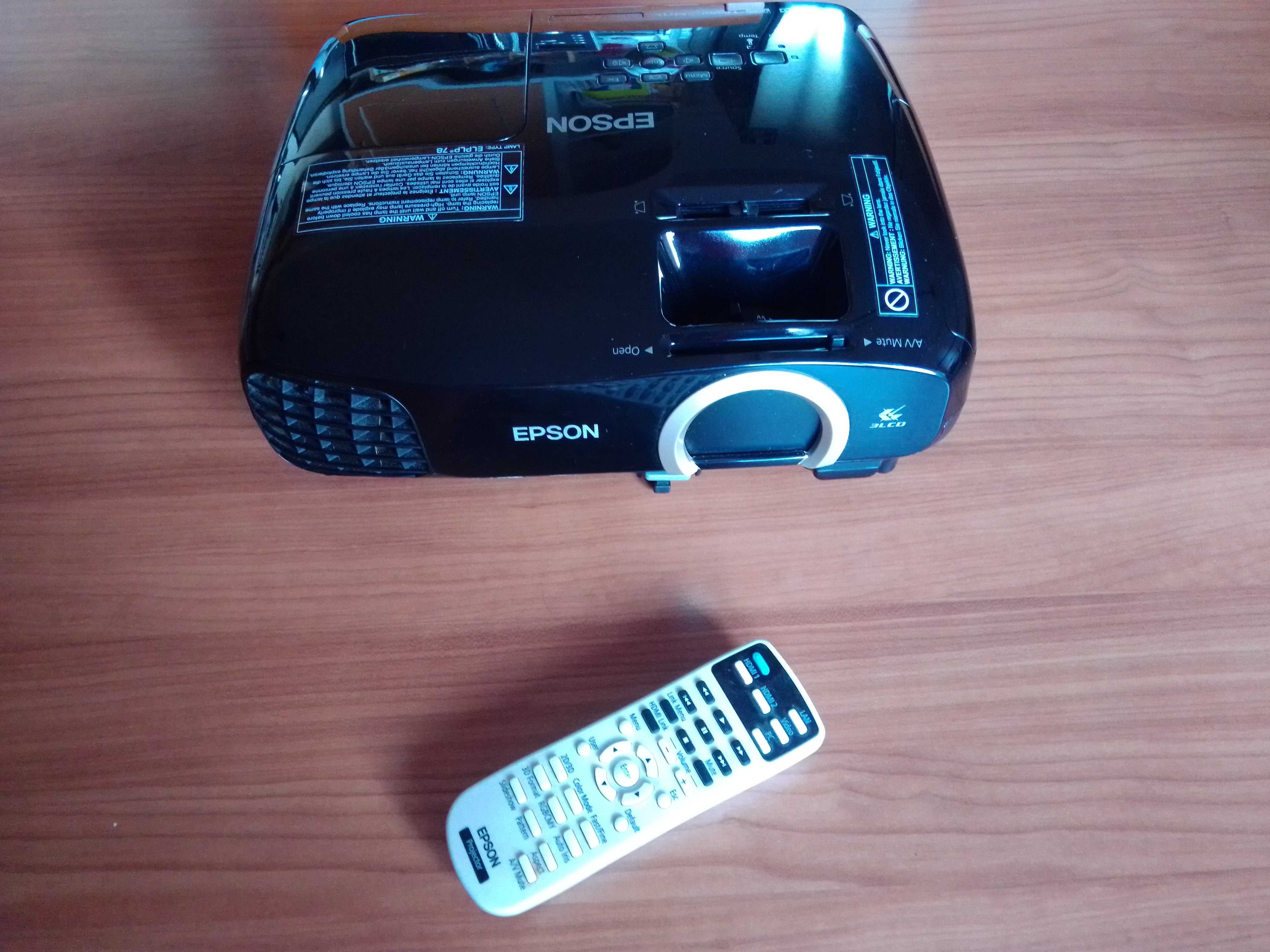 Projector Epson EH-TW5200.