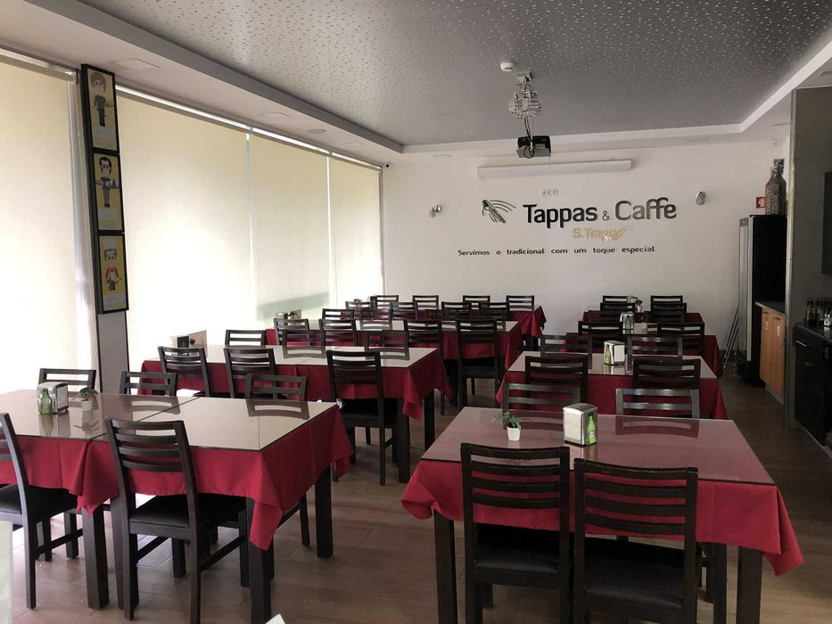 Café/Restauração totalmente equipado e mobilado.