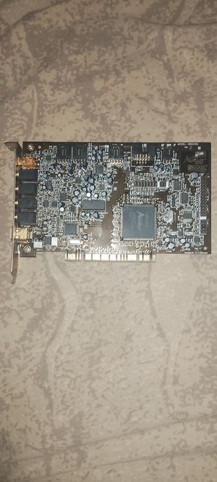 Звуковая карта профессиональная Sound blaster Creative Labs SB0090