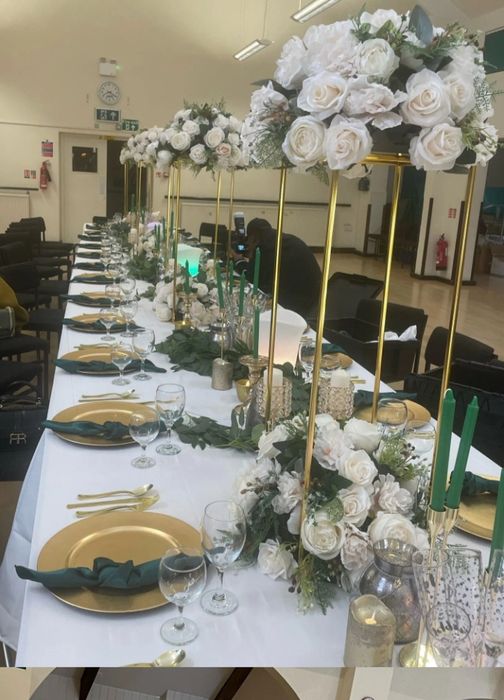 Centro de mesa com arranjos