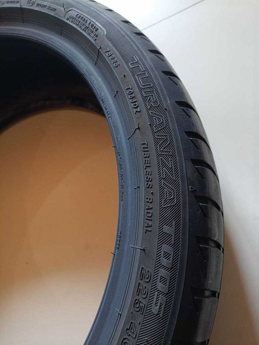 Пара шин б/у 225/40R19 93Y Bridgestone Turanza T005