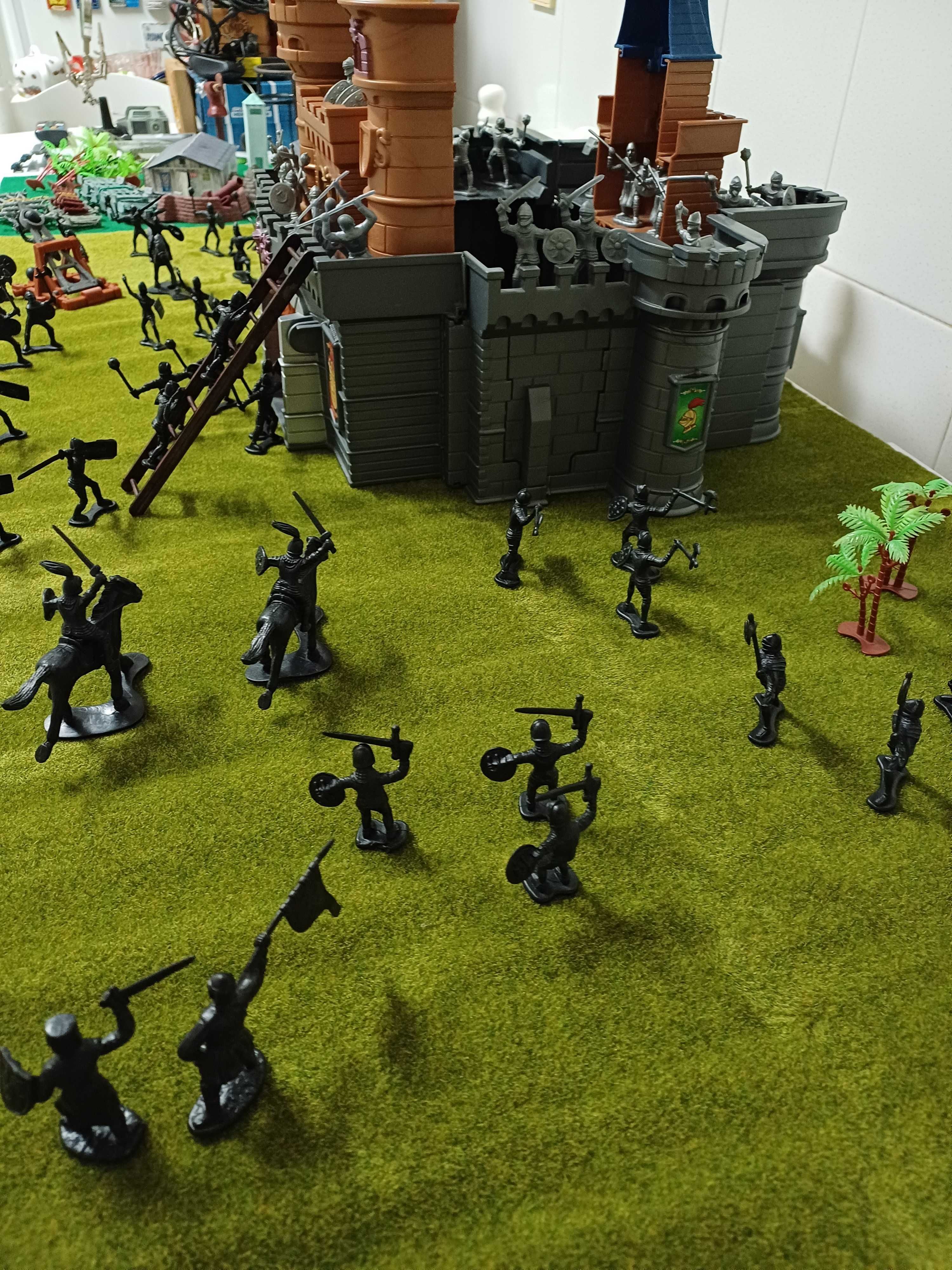 Castelo com exércitos em guerra