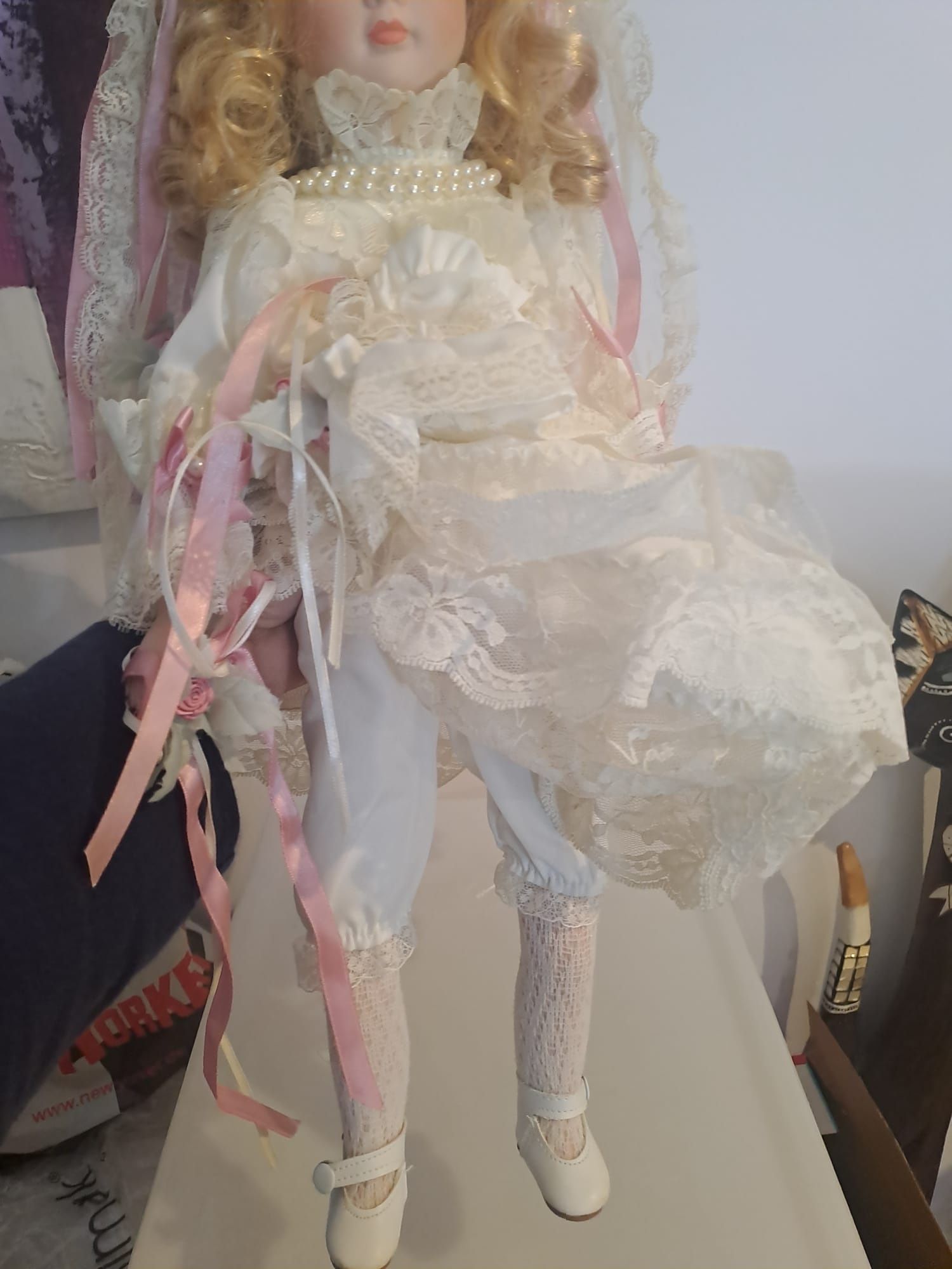 Boneca de porcelana antiga