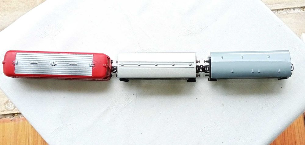 MARKLIN 4018 + 2 carruagens, comboio