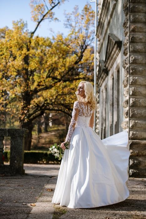 Весільна сукня, як нова, після хімчистки